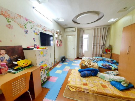Bán nhà nguyên căn Tựu Liệt ngõ thông rộng dt 35m2, 5 tầng đúc kiên cố, giá 1.95 tỷ, lhcc