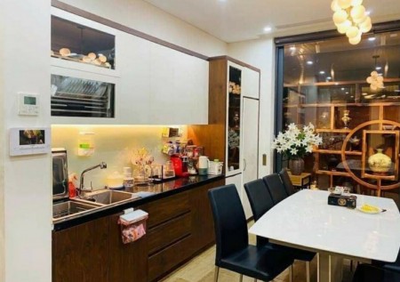 Bán nhà Đội Cấn diện tích sử dụng 44m2, 5 phòng ngủ, mặt tiền 5m, giá chỉ 3.6 tỷ, lhcc