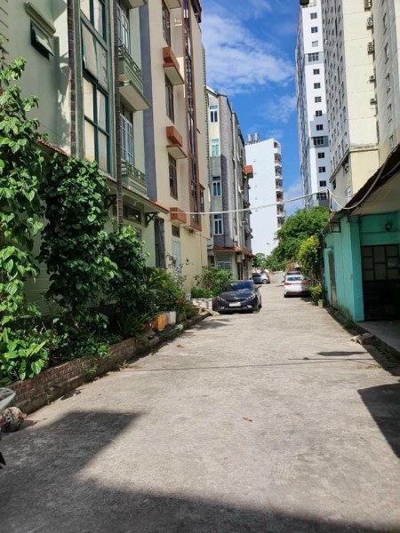 Nhà Quận Long Biên, ngõ thông, diện tích sử dụng 45m2, 4 tầng, mặt tiền 3m, giá 4,7 tỷ