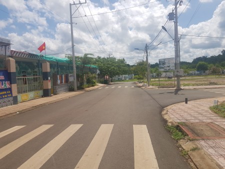 Cần bán lô đất nền Bình Dương giá 590 triệu, tiện ích đủ, đường nhựa xe vào tận nơi
