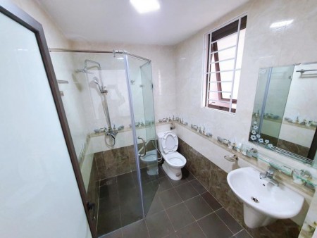 Cần bán gấp nhà An Dương Vương-Tây Hồ 36m2x5T mặt tiền 4m giá 2,9 tỷ. LH 0364101060