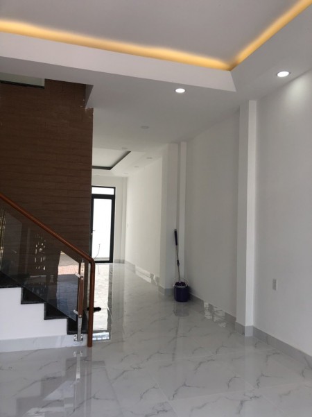 Còn 2 căn nhà xây mới 1 trệt 2 lầu 80m2 SHR, hướng TB, mặt tiền KĐT South Wave