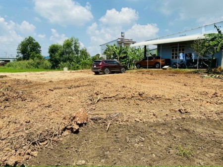 Chính chủ kẹt vốn làm ăn bán gấp lô đất dt 1000m2 ngay xã Bàu Cạn, giá rẻ 1.5 triệu/m2