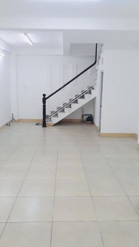 Bán nhà dt 40m2, 4 lầu BTCT, giá bán 5,8 tỷ đường Hoàng Văn Thụ, phường 4, Tân Bình