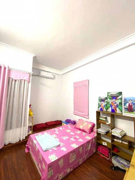 Siêu phẩm đường Láng, gần phố ngõ rộng, tặng nội thất, d6 60m2, giá nhỉnh 4 tỷ, lhcc