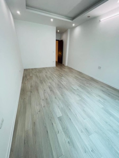 Bán nhà nguyên căn mới ngõ Xuân Đỉnh, Từ Liêm, dt 40m2, 5 tầng, mt 4m, giá 3.8 tỷ, lh 0975513371