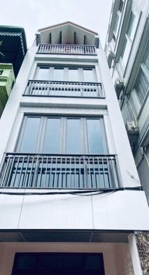 Chính chủ cần bán nhà 4 tầng kiên cố, sổ chính chủ, đường Kim. Giang, giá bán 3.3 tỷ, lhcc