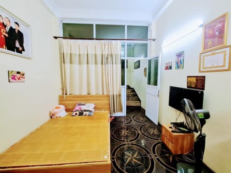 Bán nhà phố Nguyễn Hoàng khu cực ít nhà bán diện tích sử dụng 39m2 giá bán 3,2 tỷ.