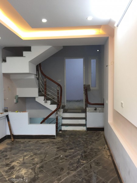 Bán gấp nhà Hòe Thị Xuân Phương diện tích sử dụng 40m2 ngõ thông oto đi qua, lh 0945356832
