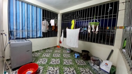 Cần bán nhà nhanh vì có việc sử dụng tiền gấp nhà nguyên căn đúc 3 tầng dt 44m2, lhcc