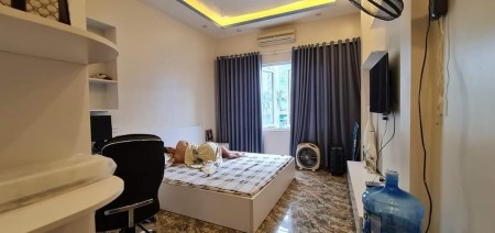 Chủ cần bán nhà mặt phố Ái Mộ, Long Biên, dt 45m2, 6 tầng, mt 5m, giá 13 tỷ, lh 0975299567