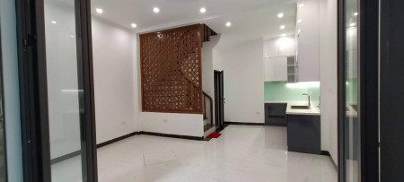 Siêu phẩm nhà mặt phố Trần Quốc Hoàn DT25m2 x 5, mặt tiền 3.3m, giá bán 5,5 tỷ