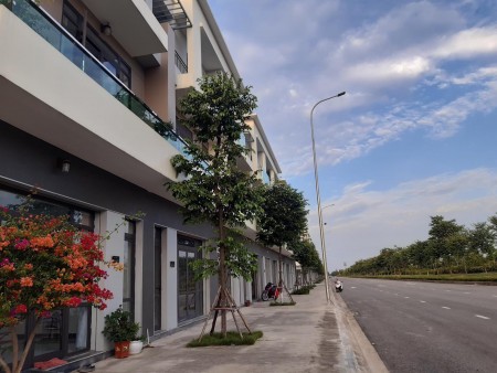 Bán shophouse đối diện khu công nghệ cao với hơn 3000 chuyên gia nước ngoài làm việc