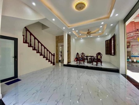 Bán nhà mặt đường Đồng Nhân diện tích 196m2, 4 tầng, mặt tiền 6,5m giá bán chỉ 69,5 tỷ