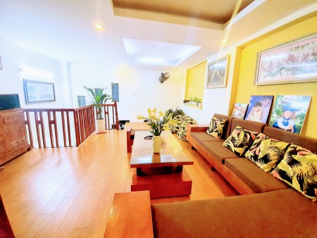 Thanh Xuân nhà đẹp ở ngay, tặng nội thất, gần ô tô 5 tầng đúc, diện tích 30m2 giá 3.6 tỷ