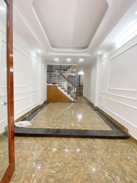 Cần bán gấp 2 căn nhà Quận Cầu Giấy, Hà Nội, nhà mới tinh xung quanh nhiều tiện ích, kèm nội thất