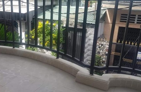 Nhà 2 tầng kiên cố hẻm cực to 8m sổ vuông vức giá rẻ chỉ 5.2 tỷ, sổ chính chủ