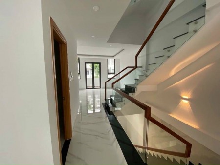 Bán nhà phố liền kề diện tích 70m2 mặt tiền đường Nguyễn Văn Tuôi - sổ hồng riêng