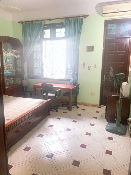 Nhà bán Cầu Giấy diện tích sử dụng 110m2 4 tầng mt 4.5m chỉ 9.9 tỷ 2 mặt thoáng trước sau
