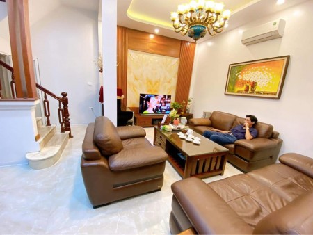 Siêu phẩm phố Vương Thùa Vũ, Thanh Xuân, dt 70m2, xây 7 tầng thang máy đẹp vào bước ra ô tô