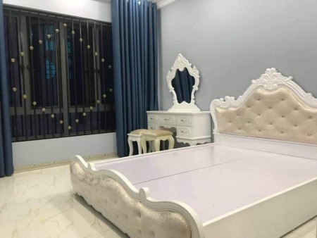 Bán nhanh nguyên căn nhà siêu đẹp Lạc Long Quân, diện tích 31m2, giá 3 tỷ, thương lượng
