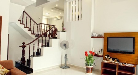 Bán nhà mặt tiền đường Lê Quý Đôn, phường 4, Vũng Tàu, giá bán 12.6 tỷ, sổ sẵn