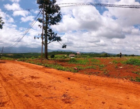 Bán đất Gia Lâm, diện tích sử dụng 235m2, giá 570 triệu, view đồi thoải, đường betong tận đất