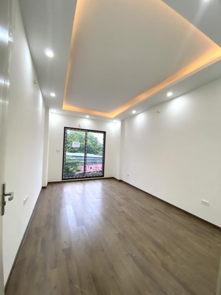 Cần bán nhà riêng, dt 35m2, 5 tầng đúc, giá bán 4.2 tỷ, Phố Tôn Thất Tùng, Chùa Bộc, Đống Đa