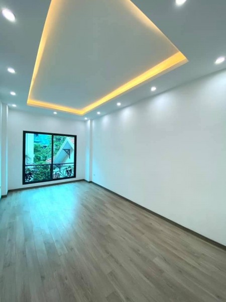 Bán nhà Cầu Giấy, dt 55m2, 5 tầng, giá 4.6 tỷ, nhà mới, 2 mặt thoáng, view công viên cây xanh