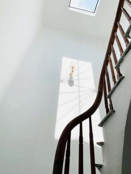 Nhà đẹp ở ngay tổ 12 phố Trạm, quận Long Biên, ô tô, 35m2, 5 Tầng, giá chào 2.5tỷ 