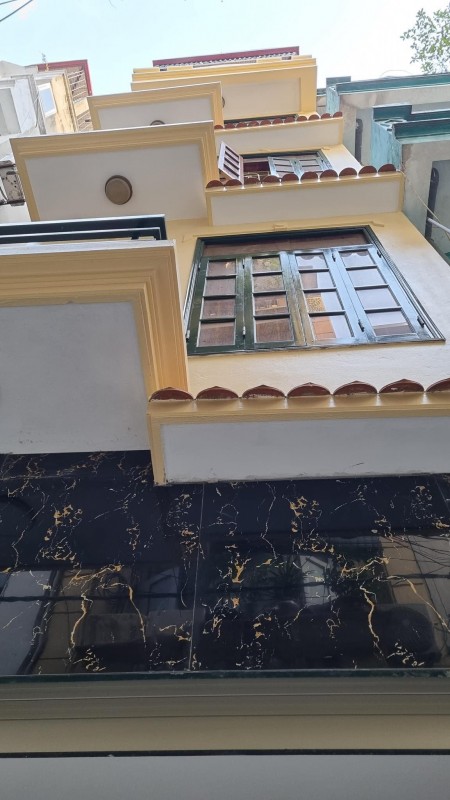 Bán nhà Ngã Tư Sở, Thanh Xuân 33m2, 5 tầng, giá 3.7 tỷ. Ô tô đỗ cửa, lô góc thoáng