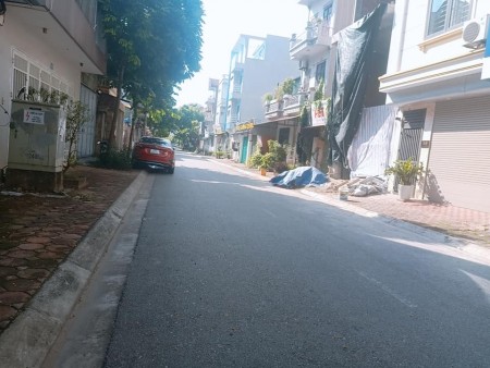Bán nhà cấp 4 Giang Biên, dt 88m2, giá 8 tỷ, siêu phẩm kinh doanh mặt phố vỉa hè rộng