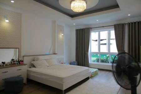 Bán nhà 3 tầng đẹp, 72m2, sát mặt tiền, gần siêu thị Lotte, Thống Nhất, giá bán 4.8 tỷ