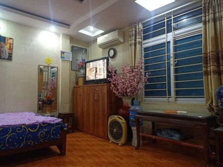 Lô góc mặt phố Kim Mã diện tích sử dụng 139m2, 2 tầng, mặt tiền 6.5, giá bán 55 tỷ