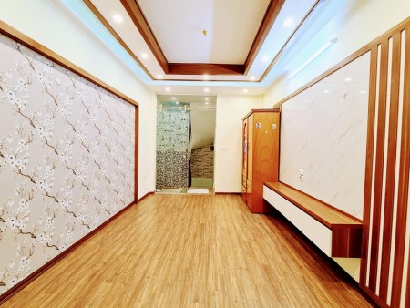 Giáp Nhị, Hoàng Mai ngõ nông rộng, gần ô tô về ở ngay 5 tầng 30m2 giá 2.85 tỷ