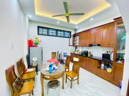 Bán nhà 63 Lê Đức Thọ, dt 40m2, 5 tầng mới đẹp, tặng nội thất, gần mặt phố Trần Hữu Dục, lhcc