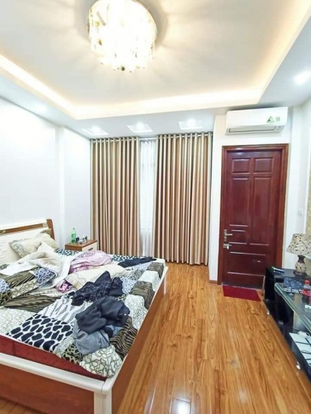Bán gấp nhà nguyên căn tuyệt đẹp phố Lạc Trung dt 41m2, 5 tầng mt 4.2m giá bán 2.7 tỷ