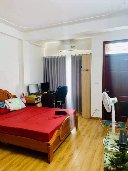 Bán nhà Linh Quang, nguyên căn sổ chính chủ, giá 2.7 tỷ, diện tích sử dụng 32m2, đúc 5 tầng
