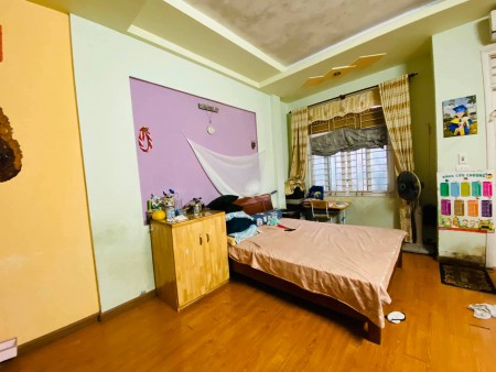 Nhà gần hồ Hoàng Cầu khu dân trí cao, ô tô diện tích sử dụng 56m2 giá bán 6.2 tỷ