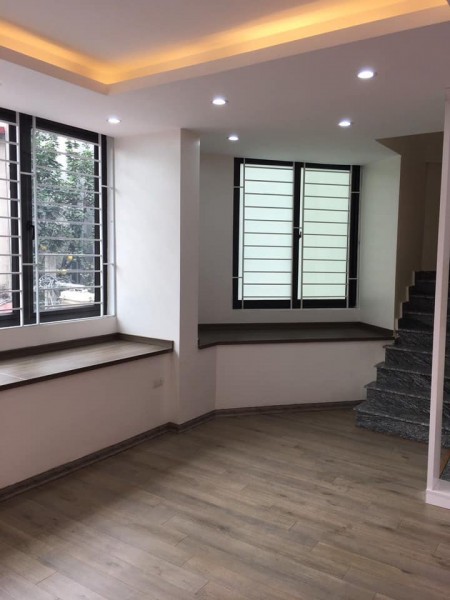 Bán nhà Bát Khối, Long Biên, lô góc 2 mặt tiền, ngõ thông, gần cầu vĩnh tuy, giá 2.8 tỷ