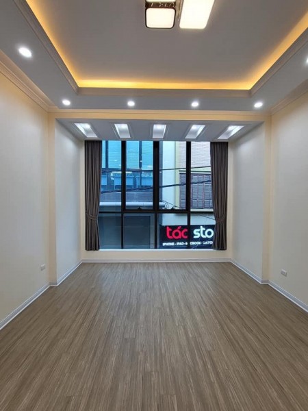 Bán nhanh nhà Lê Lợi, Quận Hà Đông, giá 2.86 tỷ, dt 40m2, nhà đẹp ở luôn, an sinh xã hội tốt