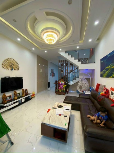 Bán nhà Quận 10 đẹp mê ly, tặng lại toàn bộ nội thất, liên hệ xem nhà 07991449230, sổ sẵn