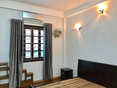 Bán gấp nhà riêng đường Trương Định, Hai Bà Trưng, diện tích sử dụng 40m2, đúc kiên cố 4 tầng