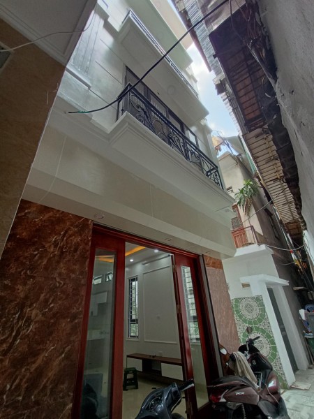 Nhà mới Xã Đàn, Đống Đa diện tích 32m2, 5 tầng, lô góc 2 thoáng, giá bán 4.8 tỷ, cực gần phố