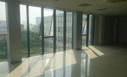 Cho thuê văn phòng 80m2 view đẹp, ánh sáng tự nhiên tại mặt phố Chùa Láng, Đống Đa, Hà Nội