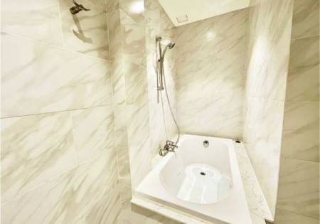 Bán gấp nhà CMT8, phường 15, Quận 10, dt 160m2 4 tầng giá bán 4.7 tỷ, 4 Phòng ngủ