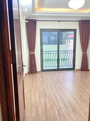 Bán nhà Nguyễn Văn Cừ hai mặt thoáng, diện tích sử dụng 38m, giá bán 3.2 tỷ, ô tô đỗ cổng