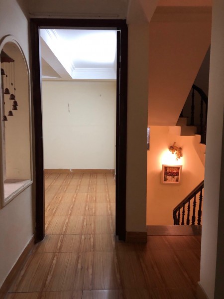 Bán nhà trung tâm Đống Đa giáp ranh Ba Đình, dt 60m2, 5 tầng đúc, giá bán 7x tỷ, gần phố
