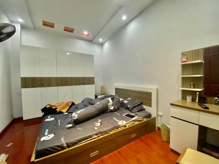 Bán nhà chất phố Trần Hữu Tước Đống Đa, dt 45m2, 4 tầng giá bán 2.7 tỷ, gần hồ