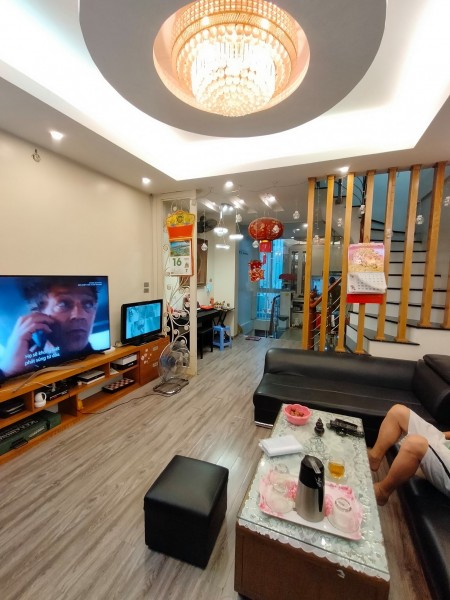 Bán nhà phố Trần Khát Chân, dt 36m2, 4 tầng, 3 pn, ngõ thoáng, gần phố, nhỉnh 3 tỷ, lh 0394357733
